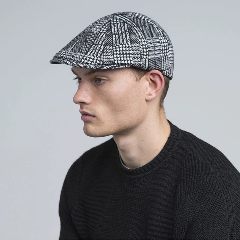 Kangol Pattern Flex fit
Cap Black Plaid for any occasions  brand new wit tag